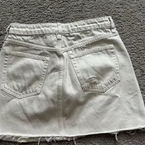 We The Free Women's Khaki Denim Mini Skirt Size 28 Casual Distressed EUC thumbnail 2