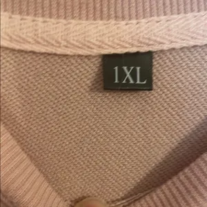 Oversized Pink Sweatshirt with Leopard Print Graphic Size XL thumbnail 2