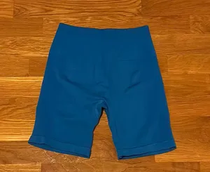 Amazon Aurola shorts thumbnail 1