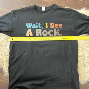 Source Unknown NWOT Black "Wait I see a Rock" Graphic T-shirt Size L thumbnail 4