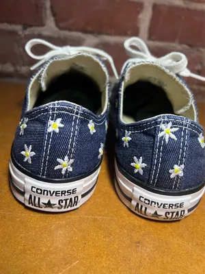 Converse Chuck Taylor with daisies thumbnail 3