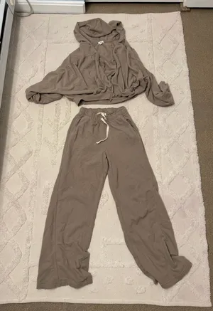 Aerie sweatsuit  thumbnail 1