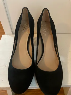Vince Camuto Classic Black Suede Women's Pump - Elegant Mid Heel thumbnail 2