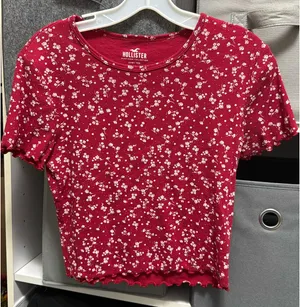 Hollister Top thumbnail 1