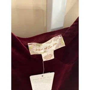 Band of the Free Women Burgundy Velvet Midi Dress V-Neck Pleated Bust Size L thumbnail 4