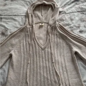 Roxy Cream cable Knit Hooded V-neck kangaroo pocket Sweater, size M outdoor thumbnail 6