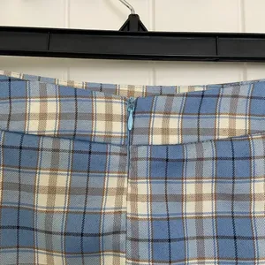 Zaful women’s plaid‎ miniskirt — large (size 8) thumbnail 3