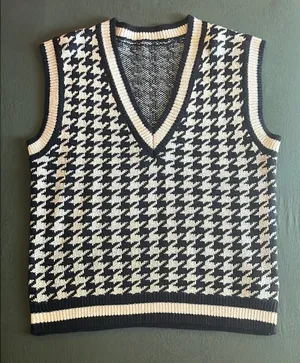 SheIn Brown and White Houndstooth V-Neck Knit Sweater Vest thumbnail 1
