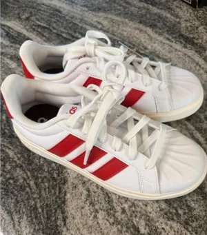 Adidas Streettalk Sneakers White Red Stripe Women’s 7 Youth 5.5 NWT thumbnail 1