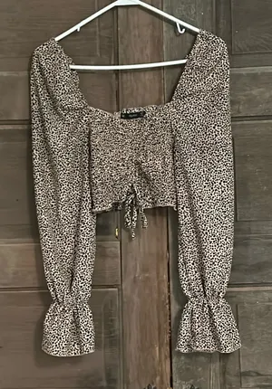 Hesperus Long Sleeve‎ Animal Print Cropped Top Size Medium thumbnail 1
