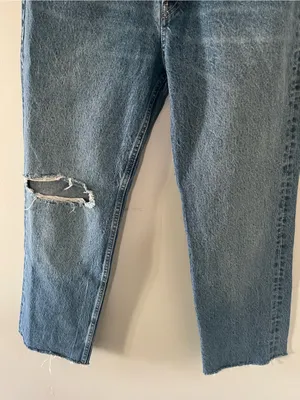 Zara High Rise Relaxed Mom Jeans 8 Button Fly Distressed Casual Model Off Duty thumbnail 3