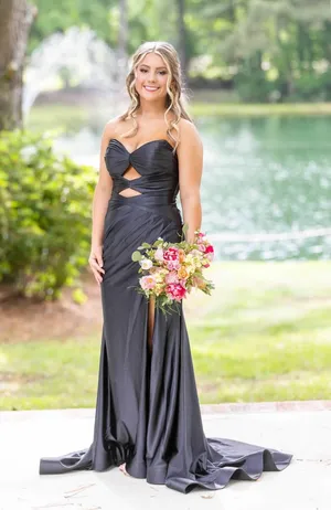 Sherri Hill Prom Dress thumbnail 1