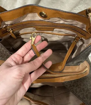 Michael Kors Raven Large Shoulder Bag thumbnail 6