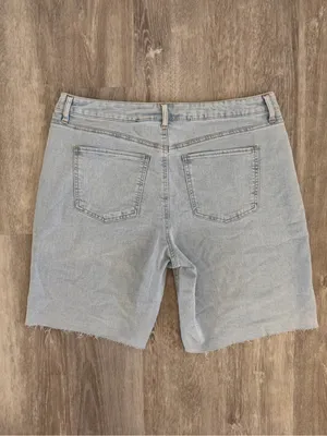NWT No Boundaries Light Wash Denim Fray Bermuda Shorts, Size 18, 10" Inseam thumbnail 2