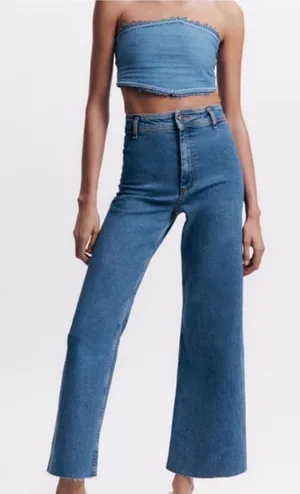 Zara marine wide jeans feature light indigo wash and a raw, cropped hem SZ6 EUC thumbnail 1