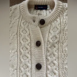 VTG British Wool Chunky Oversize Wool Cable Knit Cardigan Sweater Sz S Ivory thumbnail 6