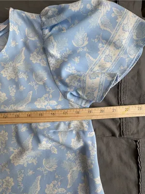 LC Lauren Conrad Light Blue Floral Short Sleeve Blouse thumbnail 7
