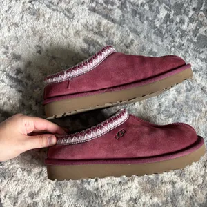 Women’s fuchsia pink Ugg Tasman slippers size 6 thumbnail 4
