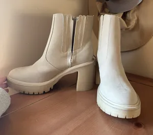 VICI Heeled Boots thumbnail 1