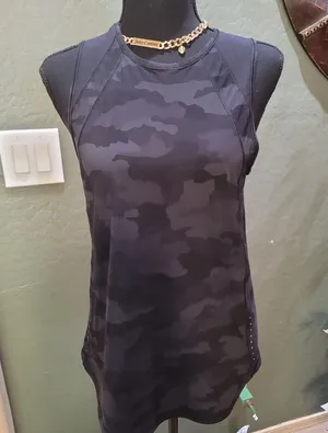 Camo tank top thumbnail 1