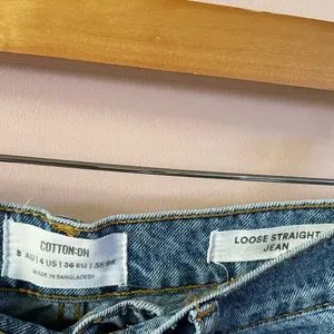 Cotton On Medium Wash Blue Ripped Knee Loose Straight Jean Size 4 EUC thumbnail 4