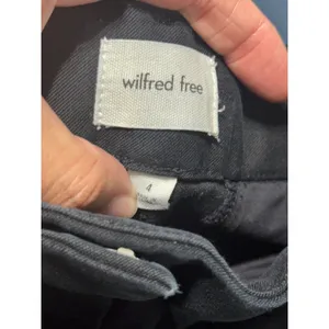 Wilfred Free Day Off Pant Black High Rise Pleated Straight Leg Trousers Size 4 thumbnail 4