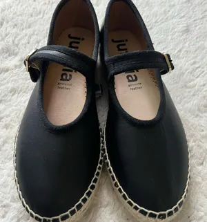 Black Shoes with Classic Mary Jane Design thumbnail 1