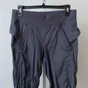 Lululemon Size 6 Charcoal Grey Studio Pant Ruched Leg Cargo Athletic Trousers thumbnail 2