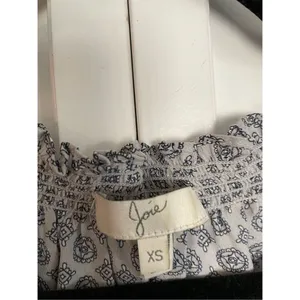 Joie silk medallion smocked puff sleeve top xs thumbnail 3