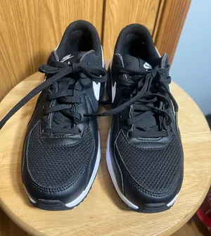 Nike Black and White Men’s Athletic Sneakers thumbnail 1