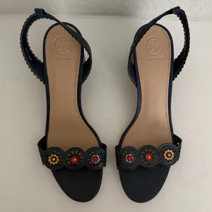 TORY BURCH Marguerite Perforated Floral Navy Blue Slingback Block Heel Sandal 10 thumbnail 2