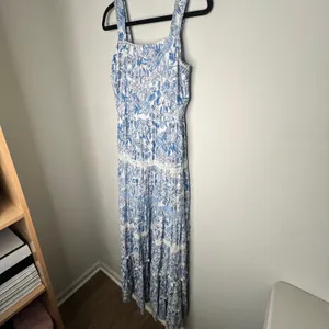 Crown & Ivy Printed Maxi Dress Size Small thumbnail 3