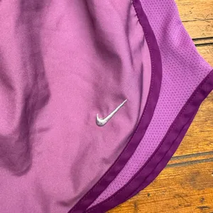 Nike‎ Dri Fit Womens Running Shorts Lilac Purple Athletic Performance XS thumbnail 2