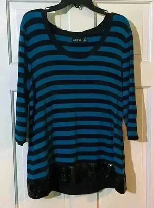 🎄Apt 9 Woman’s 3/4 sleeveless top‎ sequin banded bottom - large thumbnail 1