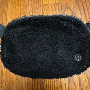 Lululemon Everywhere Belt Bag Black Teddy Fuzzy Plush Goldtone thumbnail 2