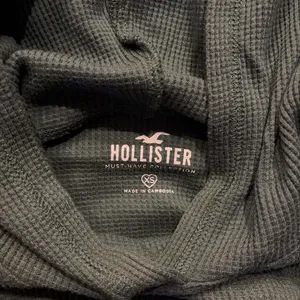 Hollister long sleeve little cropped thumbnail 2