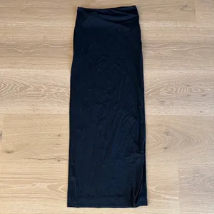 White Fox Maxi Skirt High Slit Size S Black thumbnail 4