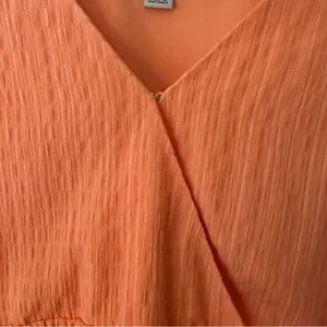 A New Day Women's Orange V-Neck Clasped Boxy Top Sz Small thumbnail 3