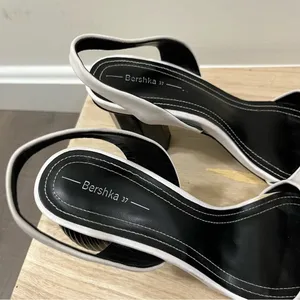 Bershka Interest White & Black Mixed Mid Pointed Toe Heel 6.5/37‎ thumbnail 8