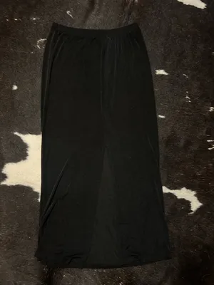 Black long skirt with a slit thumbnail 2
