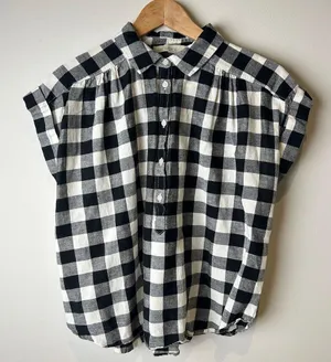 Loft Black and White Checkered Wonen’s Button Down Cap Sleeve Shirt Medium Petite thumbnail 1