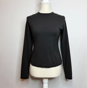 NWT Skims Fits Everybody Long Sleeve T-Shirt thumbnail 2