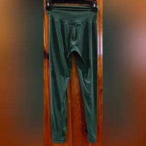 OFFLINE By Aerie Real Me Xtra 7/8 Crossover Leggings Regular Rise Size S Green thumbnail 2