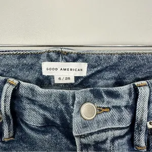 Good American Good Waist Good Crop Jeans Distressed Medium Wash Size 6 thumbnail 3