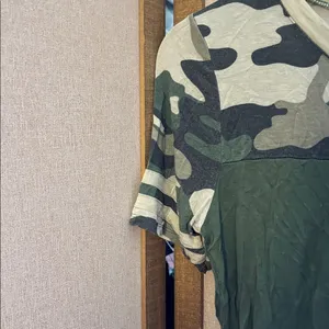 FINAL MARKDOWN No Boundaries junior Green
Camouflage Tee large thumbnail 2