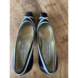 Vintage Monique Women’s Black/White Genuine Leather Hills Pumps Size 7M thumbnail 5