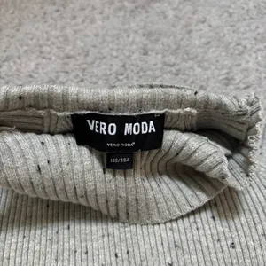 Vero Moda Light Gray Speckled Cold-Shoulder Ribbed Turtleneck Sweater thumbnail 3