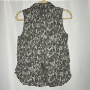 Anthropologie Cloth & Stone Gray Leopard Sleeveless Top thumbnail 4
