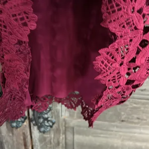 Romeo & Juliet Couture wine-colored lace‎ cutout dress Size Medium Crochet thumbnail 4