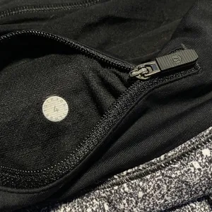 Lululemon Circuit Breaker Skirt II Tall 15" Skirt Size 4 Black White Splatter thumbnail 4